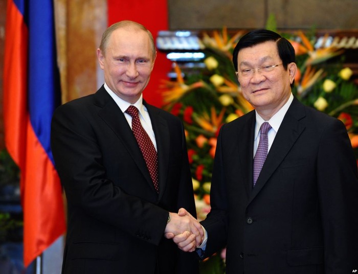 Ngày 12 tháng 11 năm 2013, Chủ tịch nước Trương Tấn Sang hội đàm với Tổng thống Nga Vladimir Putin